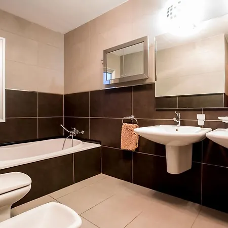 Playa De Fanabe Sleeps 6 With Pool Air Con And Wifi