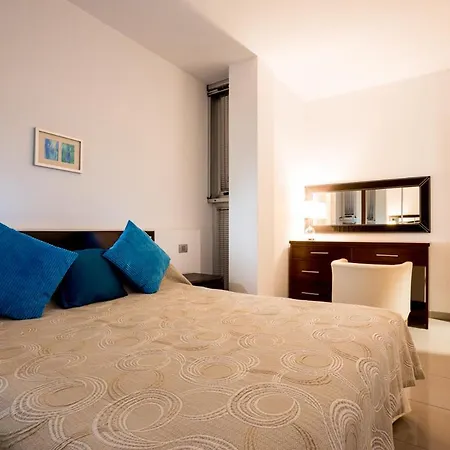Playa De Fanabe Sleeps 6 With Pool Air Con And Wifi 阿德耶