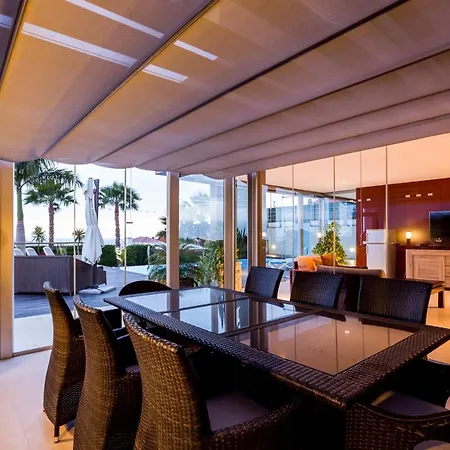 Playa De Fanabe Sleeps 6 With Pool Air Con And Wifi Villa